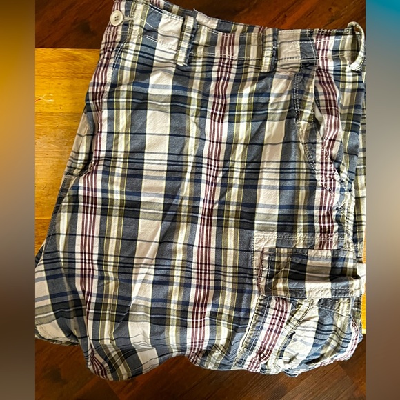 The Foundry Supply Co. Other - Foundry Men's cargo shorts sz. 54 plaid blue, green,burgundy, cream.
